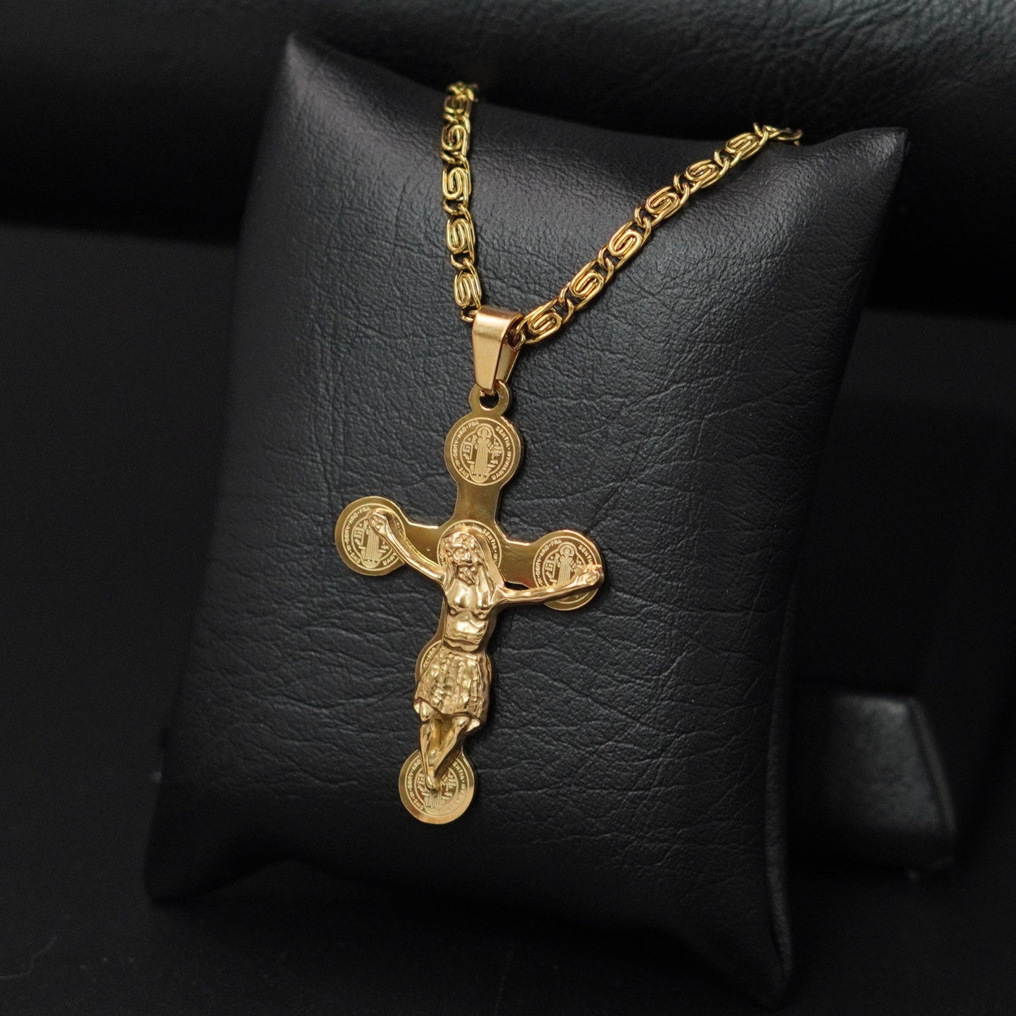 Cadena en Oro Laminado de 18K con dije de Jesús y San Benito en Memoria del Papa Francisco✨HOY 50% DCTO